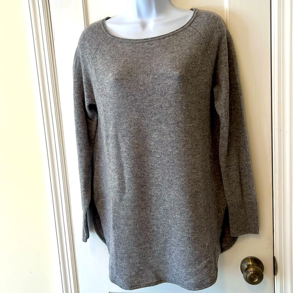 Halogen Cashmere Wool Blend Long Tunic Sweater Women’s Small Soft Gray Relaxed - Picture 1 of 17